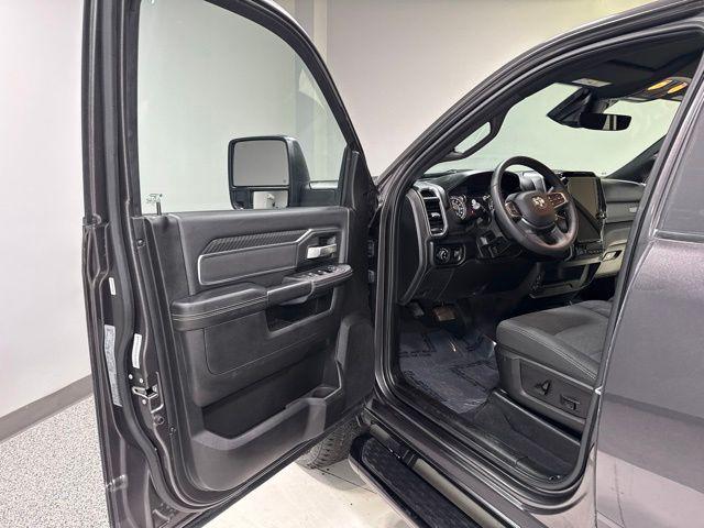 2025 RAM 2500 BIG HORN CREW CAB 4X4 6'4' BOX — фото 9