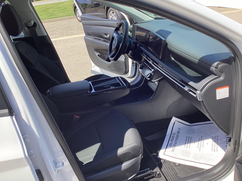 New 2026 Hyundai TUCSON Hybrid Blue SE