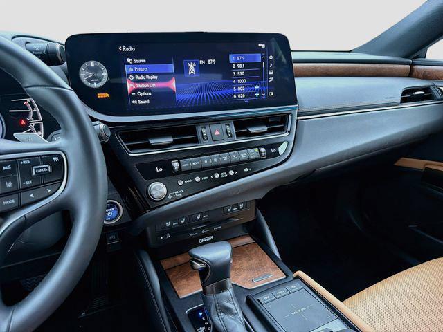 صورة مصغرة 27 لـ 2022 Lexus ES 300H BASE