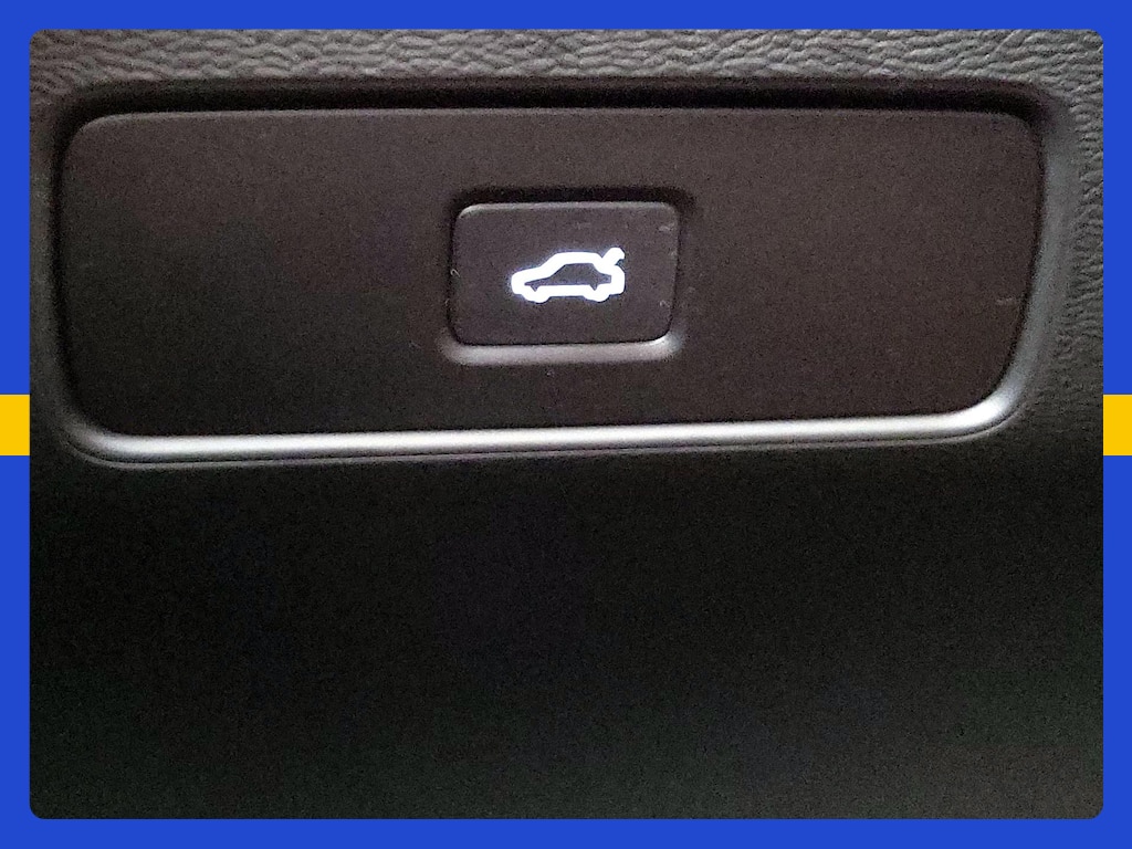2025 Volvo XC40 B5 CORE BRIGHT THEME — фото 16