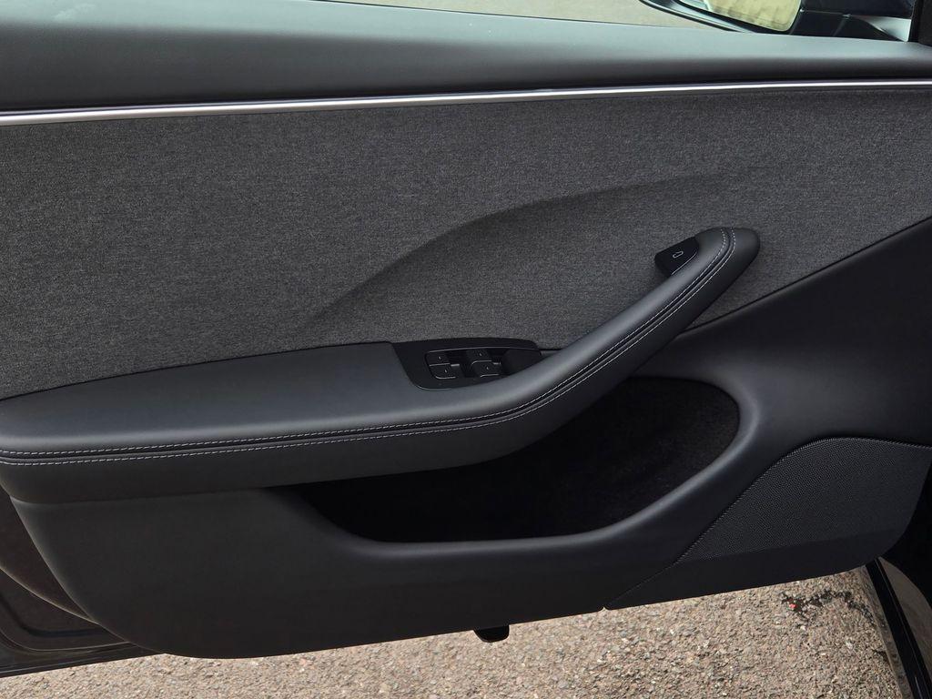 TESLA MODEL 3 BASE - 10