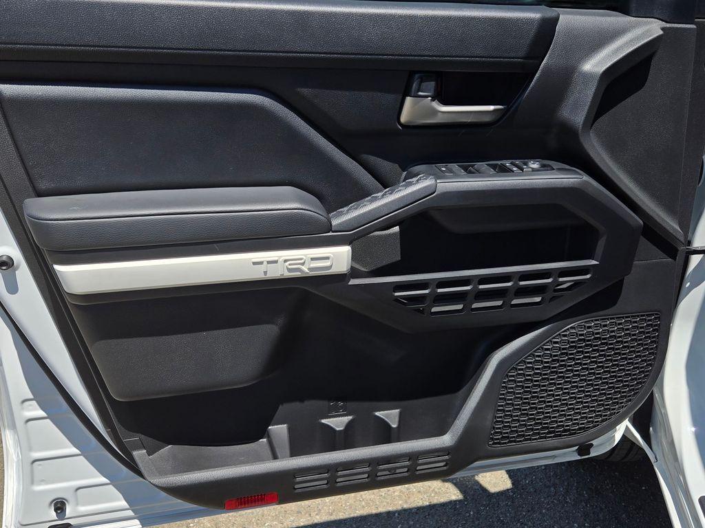 صورة مصغرة 11 لـ 2024 Toyota TACOMA TRD SPORT