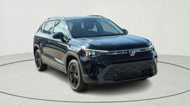 New 2026 Volkswagen Taos SE Black
