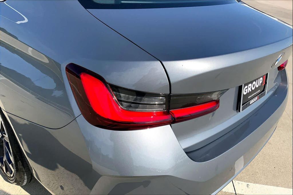 صورة مصغرة 28 لـ 2025 BMW 330 330I