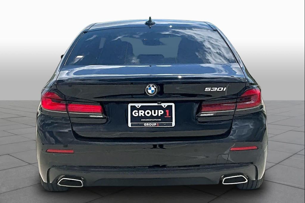 صورة 4 لـ 2023 BMW 530 I