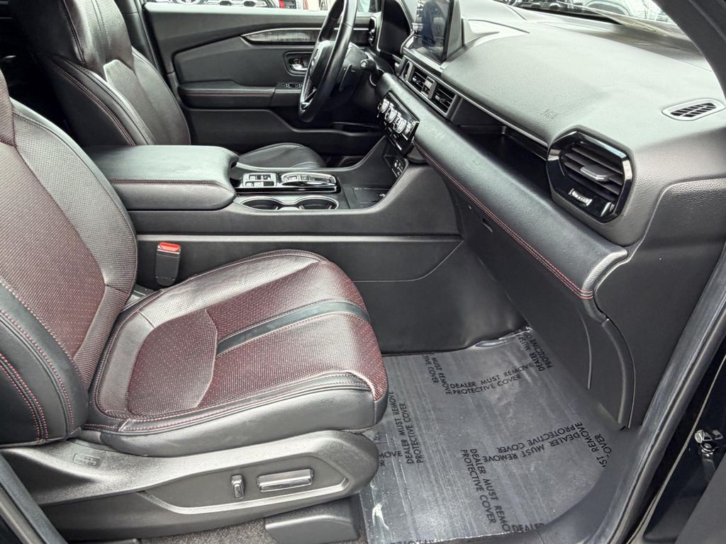 صورة 10 لـ 2025 Honda PILOT BLACK EDITION