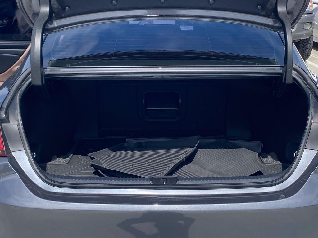 صورة مصغرة 21 لـ 2025 Lexus ES 350 BASE