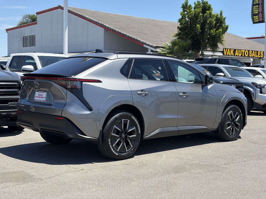 صورة مصغرة 3 لـ 2026 Toyota BZ XLE
