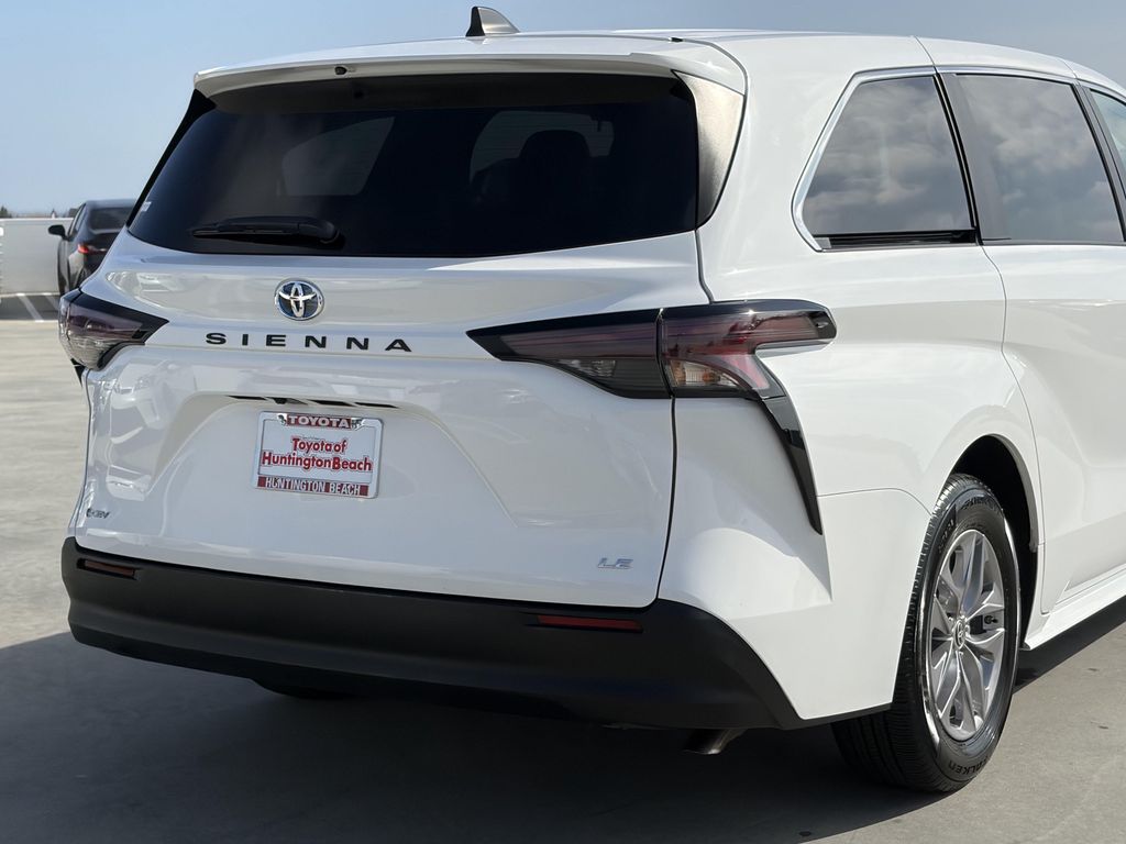 صورة 4 لـ 2025 Toyota SIENNA LE