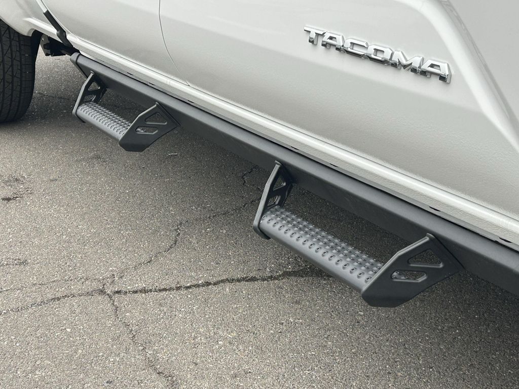 2025 Toyota TACOMA SR5 — фото 9
