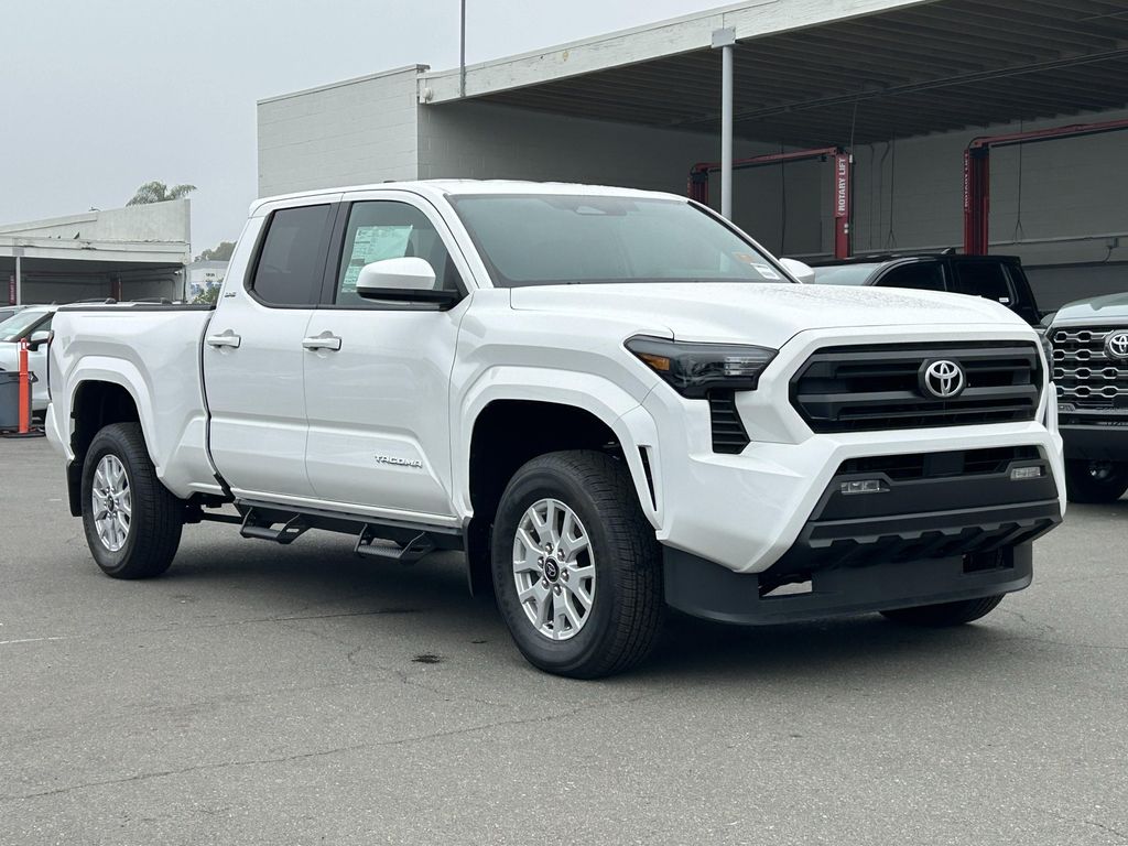 2025 Toyota TACOMA SR5 — фото 2