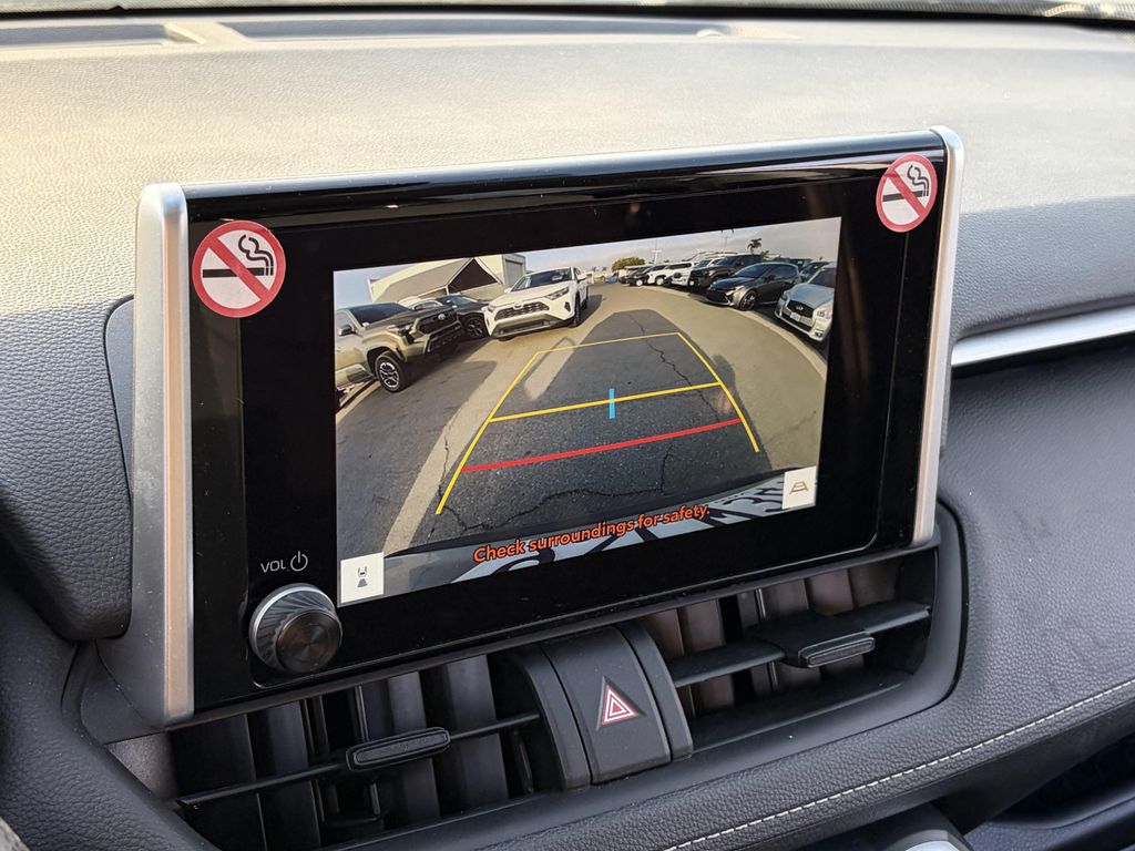 صورة 7 لـ 2025 Toyota RAV4 XLE