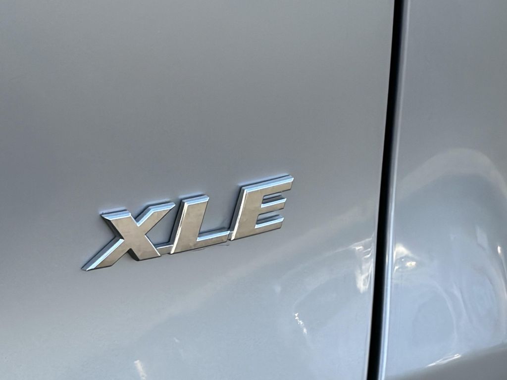 صورة 5 لـ 2025 Toyota RAV4 XLE