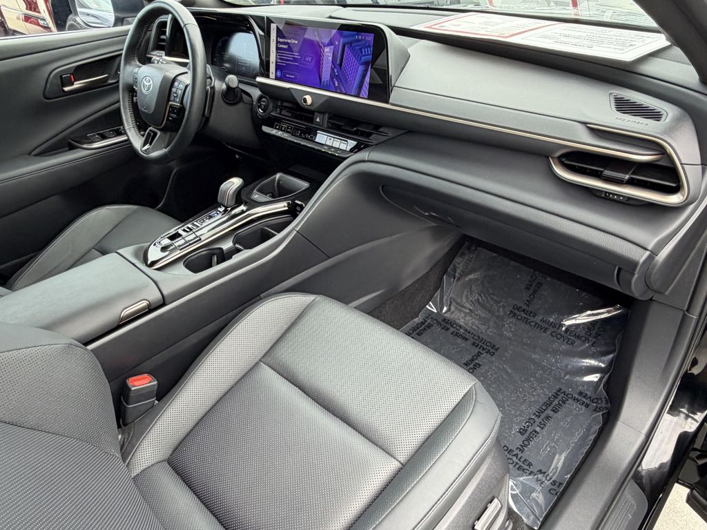 2025 Toyota CROWN SIGNIA LIMITED — фото 9