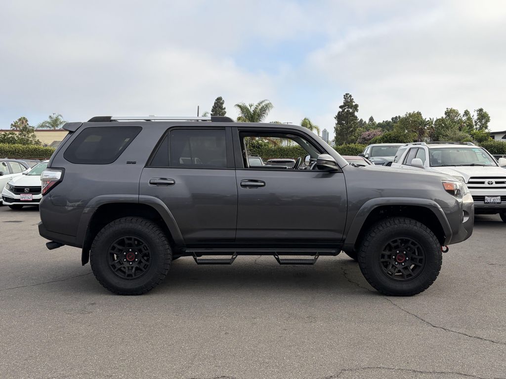 صورة 2 لـ 2022 Toyota 4RUNNER SR5