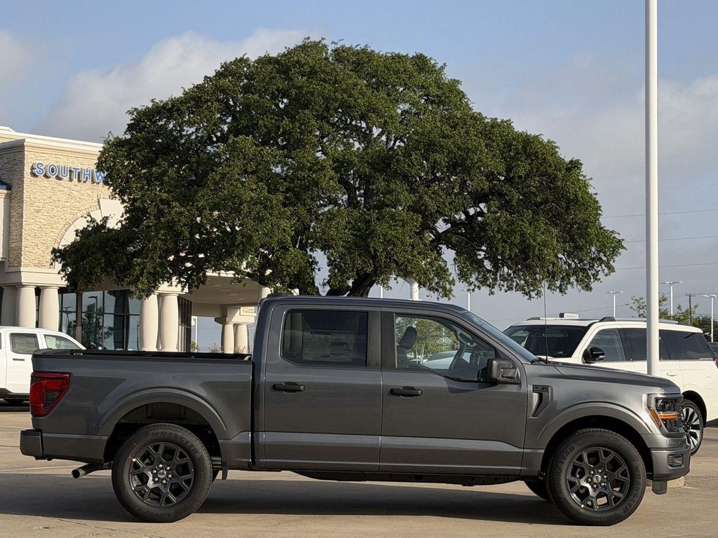 صورة 3 لـ 2026 FORD F-150 STX