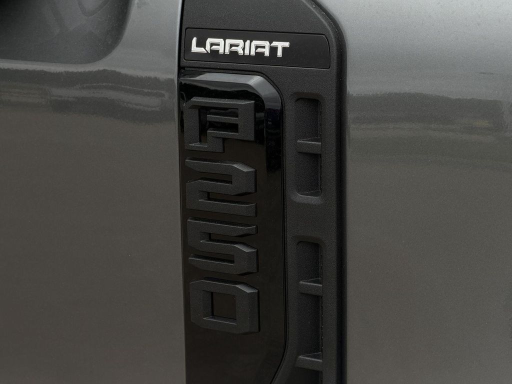 2026 FORD F-250 LARIAT photo 8