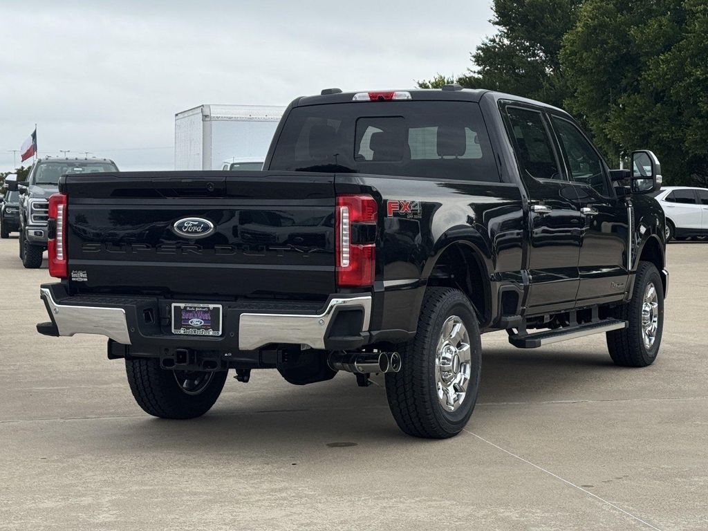 2026 FORD F-250 LARIAT thumbnail 4