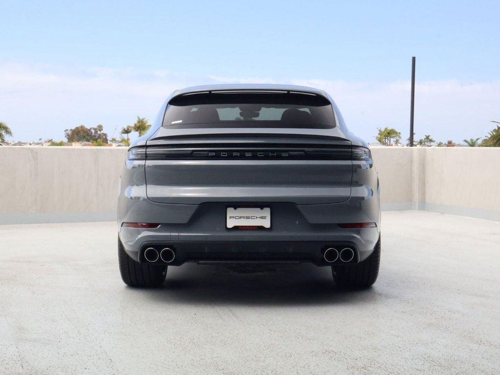 صورة 10 لـ 2026 Porsche CAYENNE