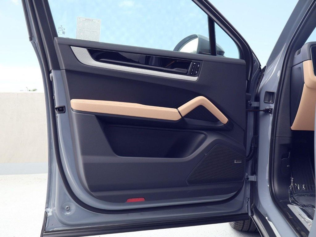 صورة مصغرة 14 لـ 2026 Porsche CAYENNE
