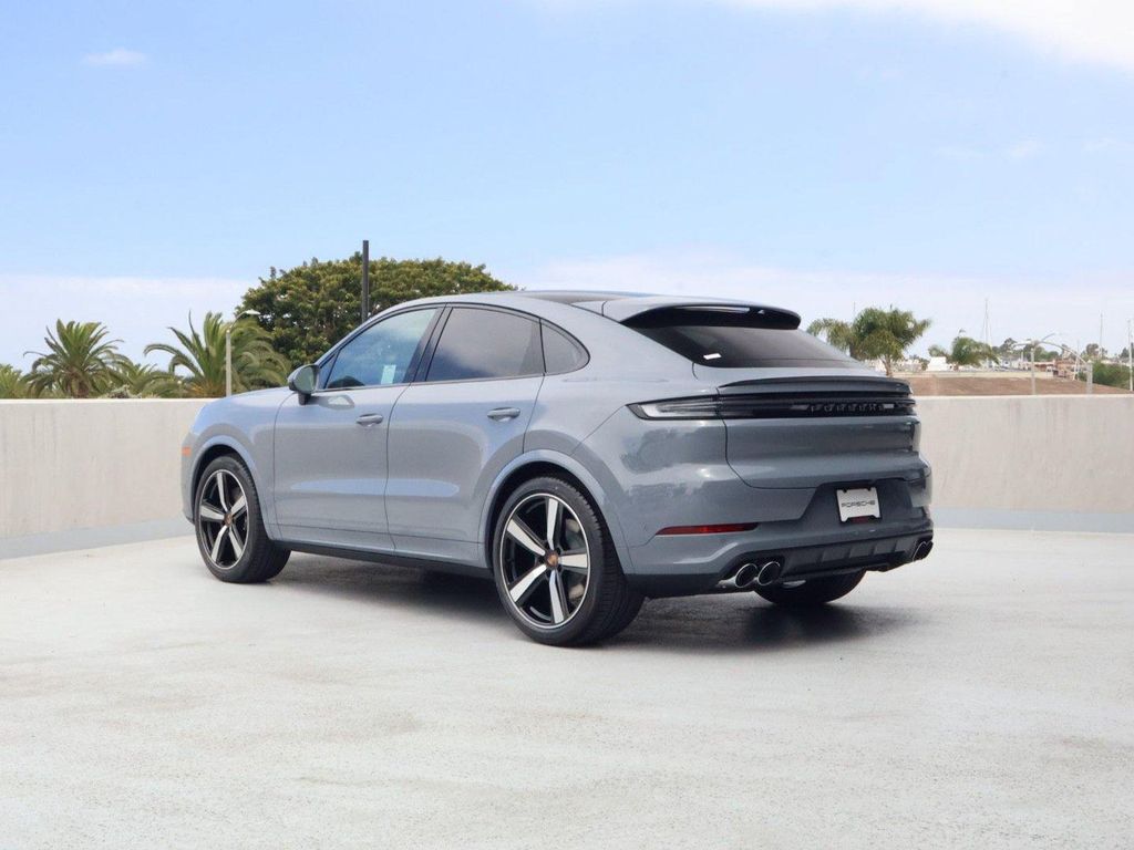 صورة 3 لـ 2026 Porsche CAYENNE
