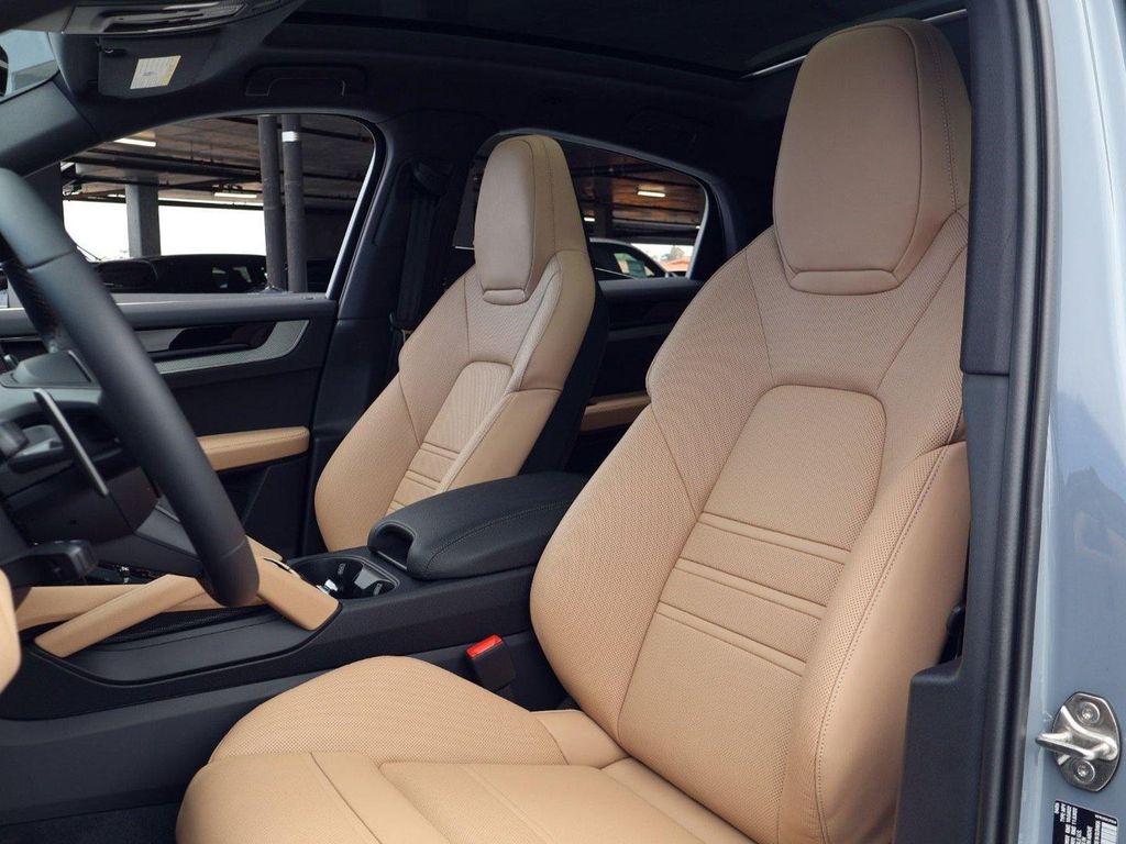 صورة 5 لـ 2026 Porsche CAYENNE