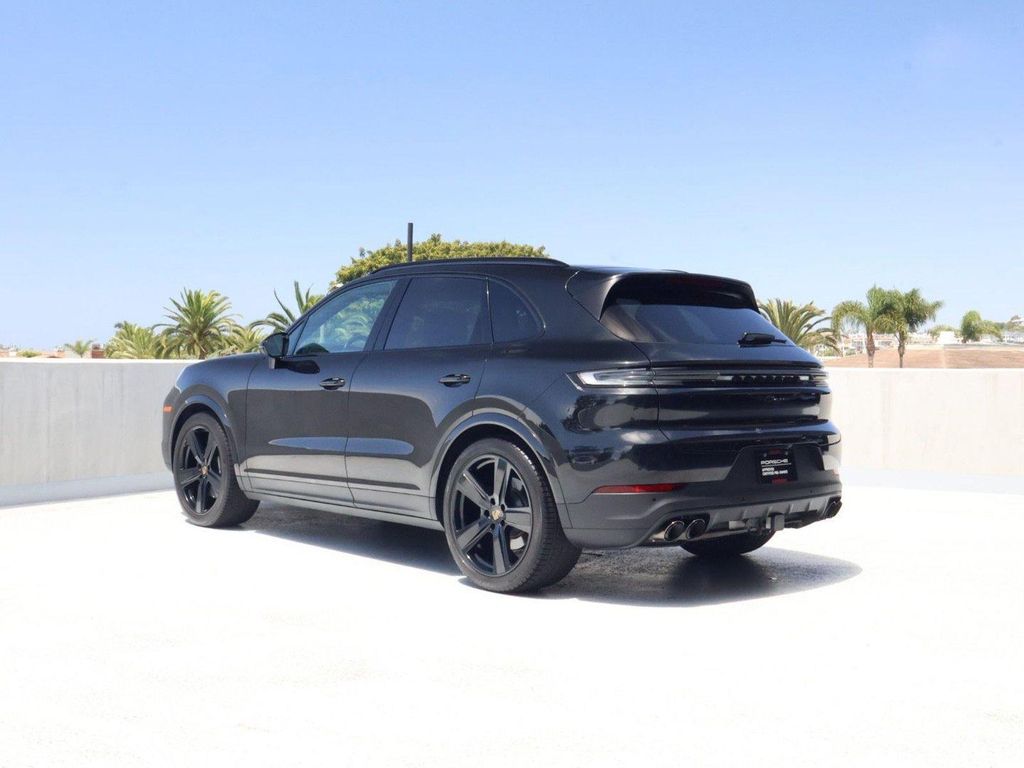 صورة 3 لـ 2024 Porsche CAYENNE