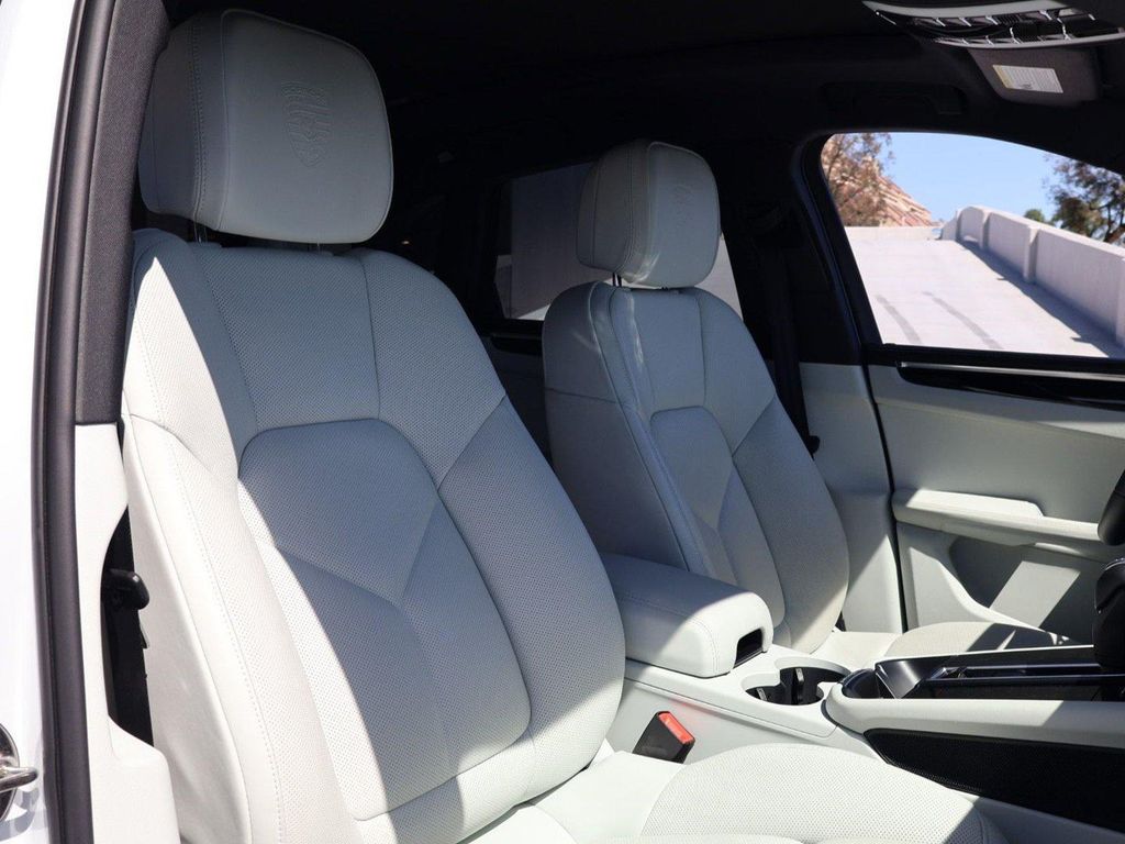 صورة مصغرة 24 لـ 2025 Porsche MACAN