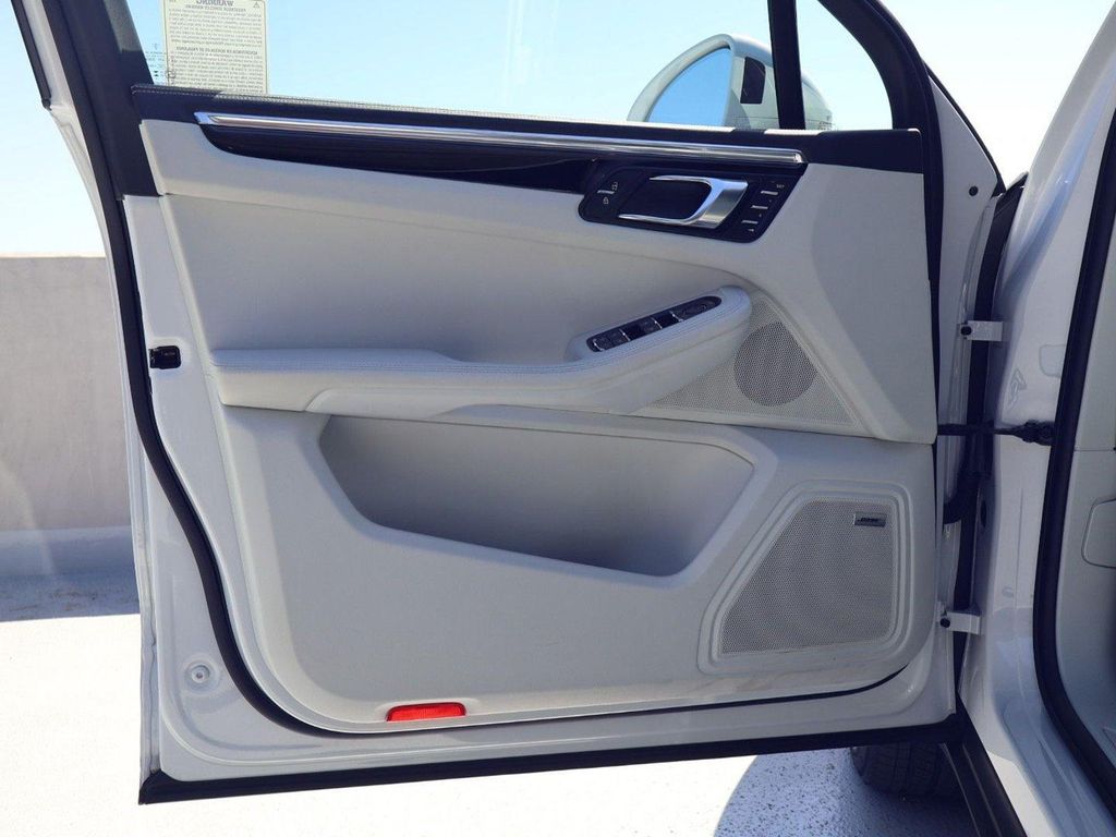 صورة مصغرة 13 لـ 2025 Porsche MACAN