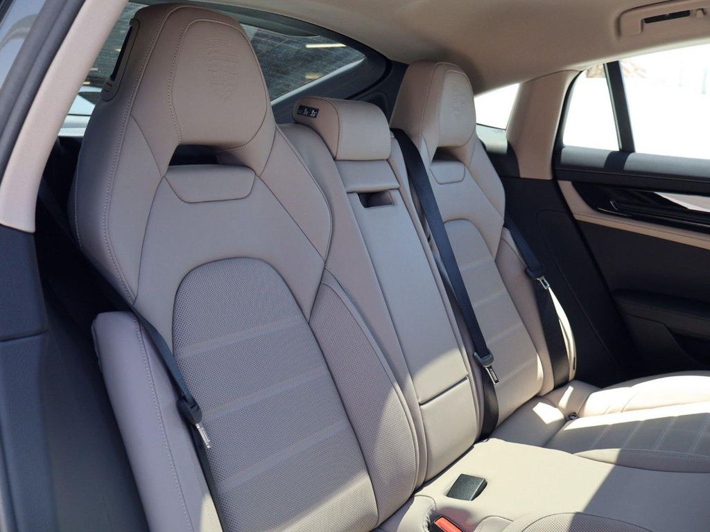 صورة مصغرة 23 لـ 2026 Porsche PANAMERA 4