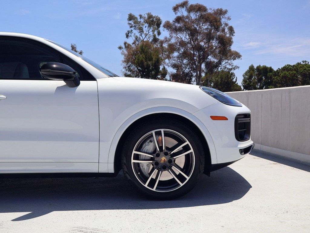 2023 Porsche CAYENNE TURBO — миниатюра 11