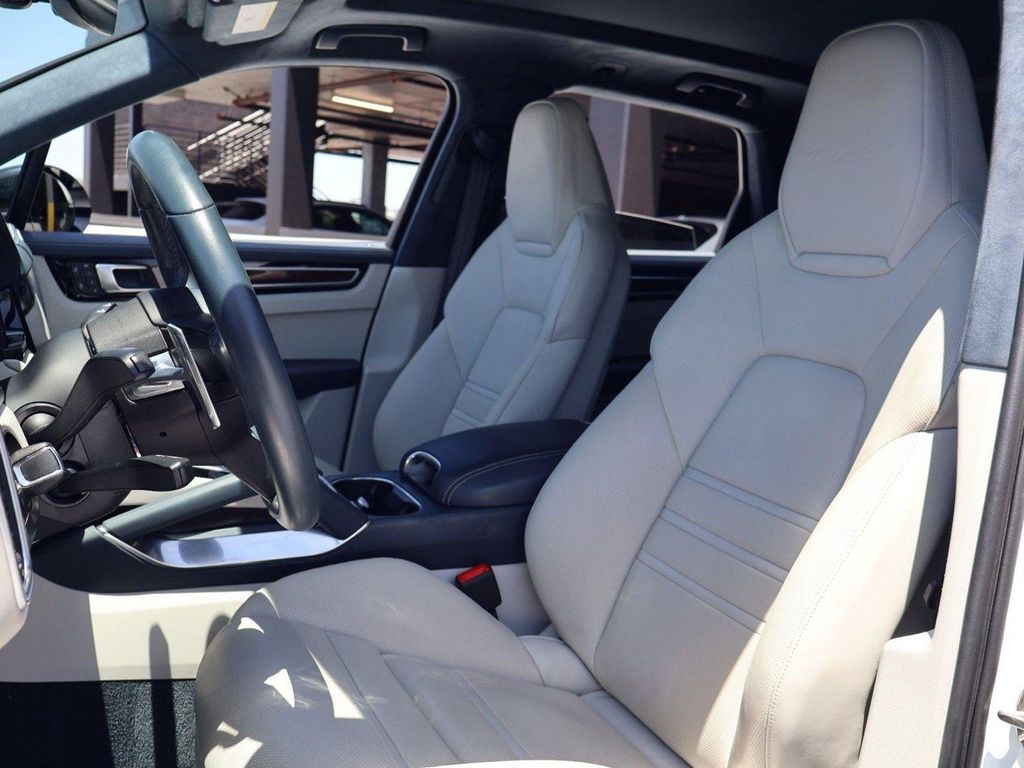 صورة 5 لـ 2023 Porsche CAYENNE TURBO