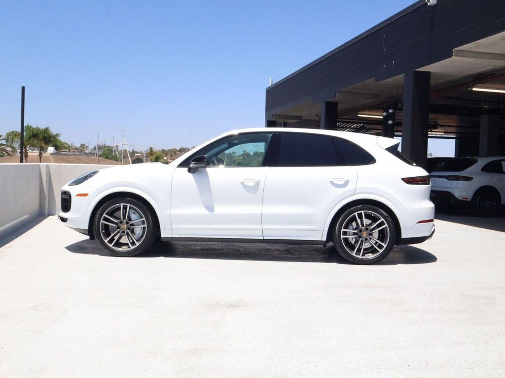 صورة 2 لـ 2023 Porsche CAYENNE TURBO