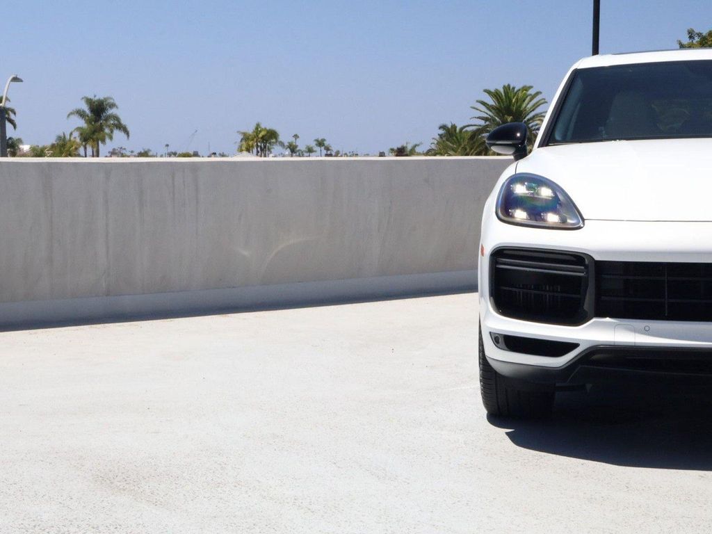 2023 Porsche CAYENNE TURBO — миниатюра 12