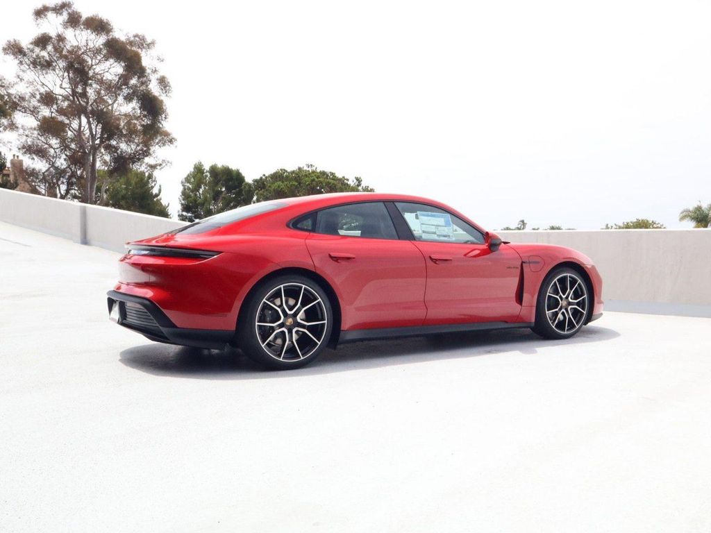 صورة 8 لـ 2026 Porsche TAYCAN 4
