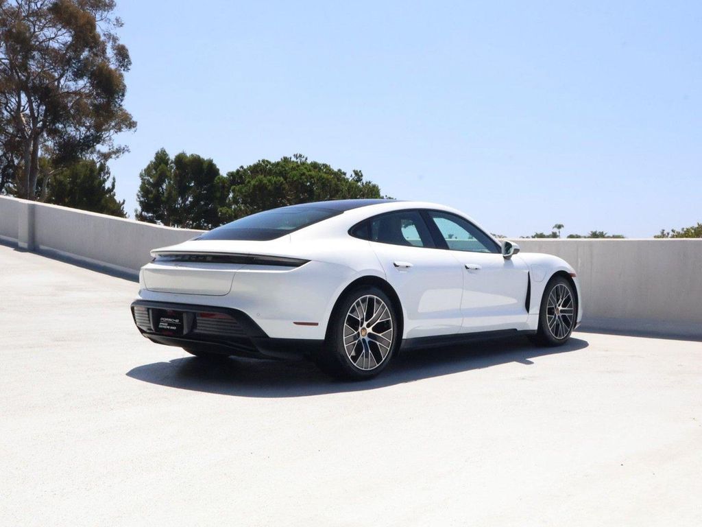 صورة 8 لـ 2024 Porsche TAYCAN RWD