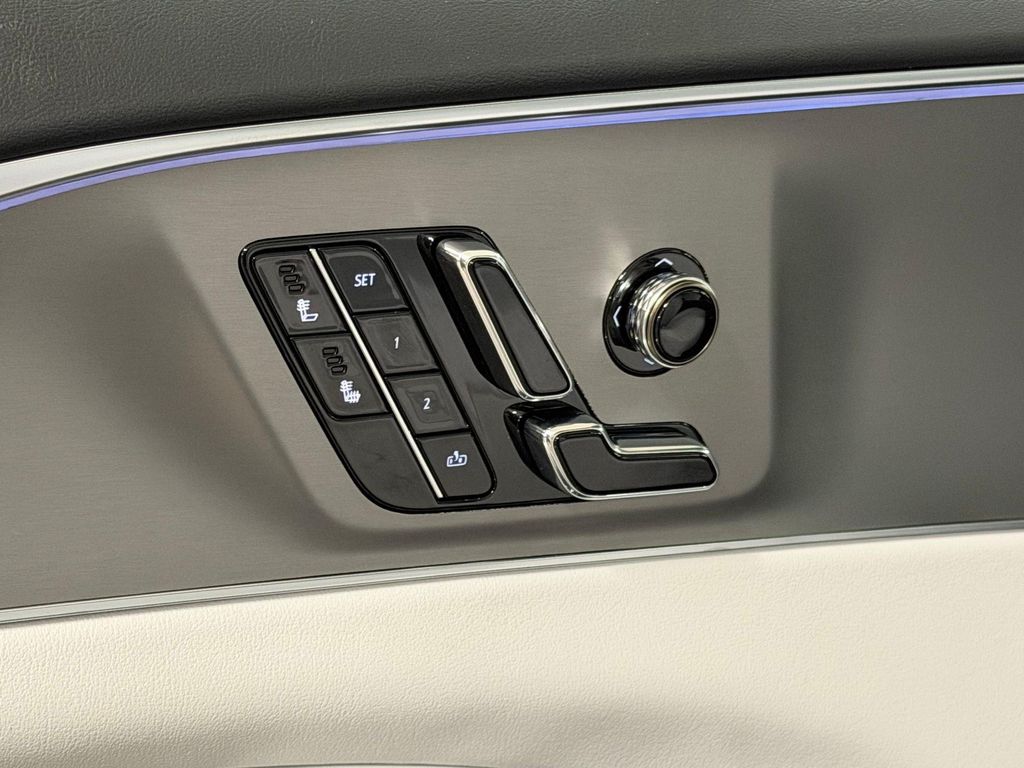 2027 Cadillac LYRIQ SPORT 缩略图 17