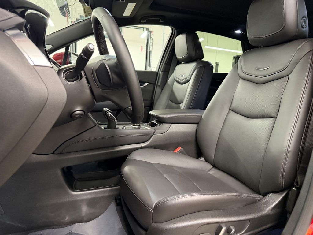 صورة 5 لـ 2025 Cadillac XT5 PREMIUM LUXURY