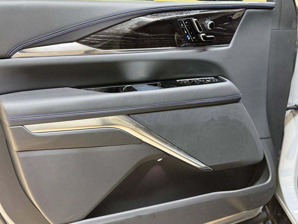 صورة 10 لـ 2026 Cadillac ESCALADE IQ LUXURY