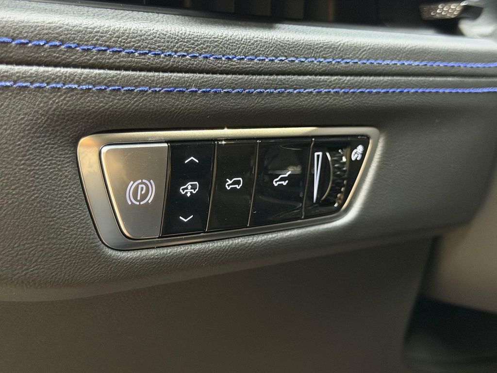 صورة مصغرة 17 لـ 2026 Cadillac ESCALADE IQ LUXURY