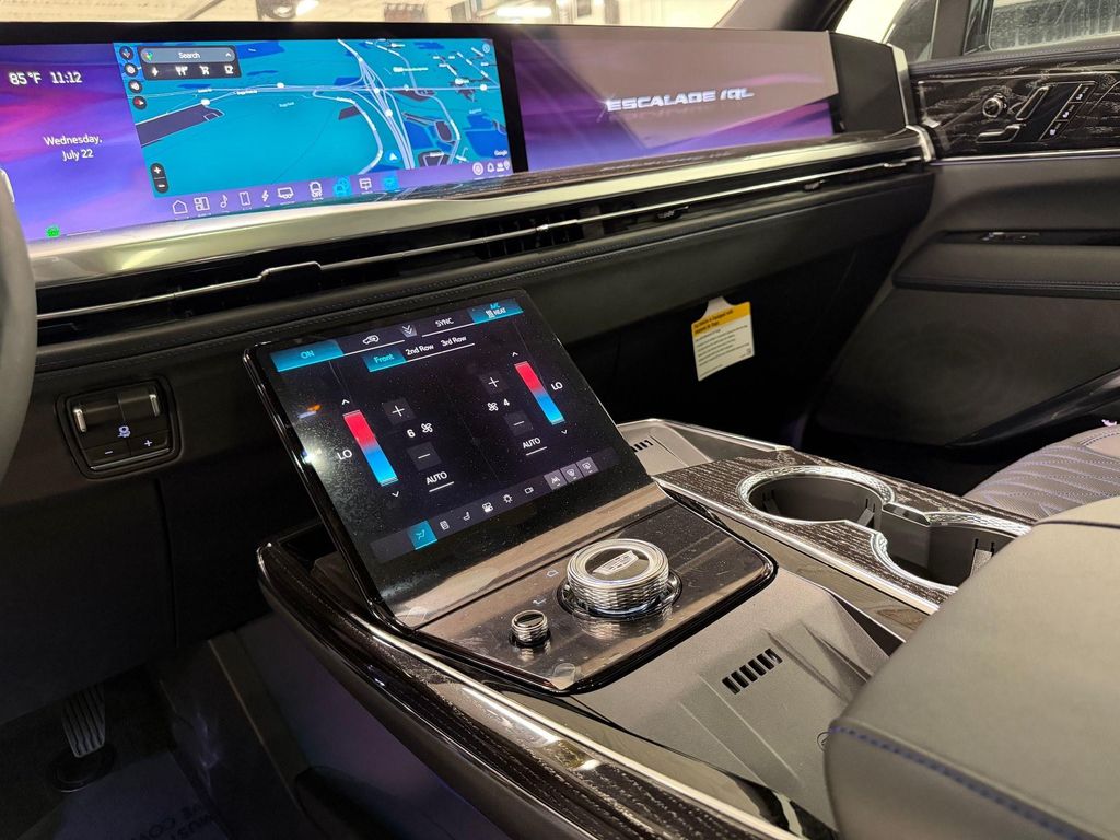 صورة مصغرة 17 لـ 2026 Cadillac ESCALADE IQL SPORT