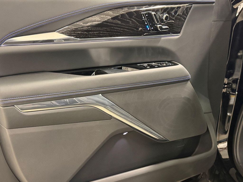 صورة مصغرة 13 لـ 2026 Cadillac ESCALADE IQL SPORT