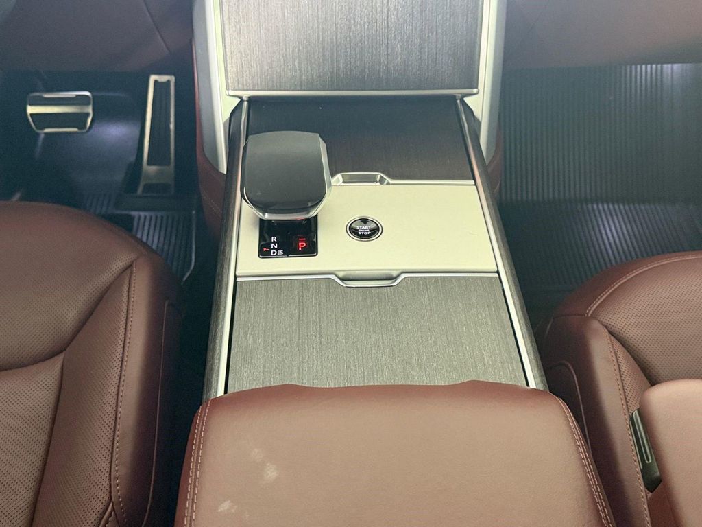2025 LAND Rover RANGE ROVER P530 SE thumbnail 24