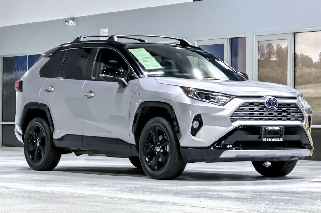 2021 Toyota RAV4 HYBRID SE — фото 7