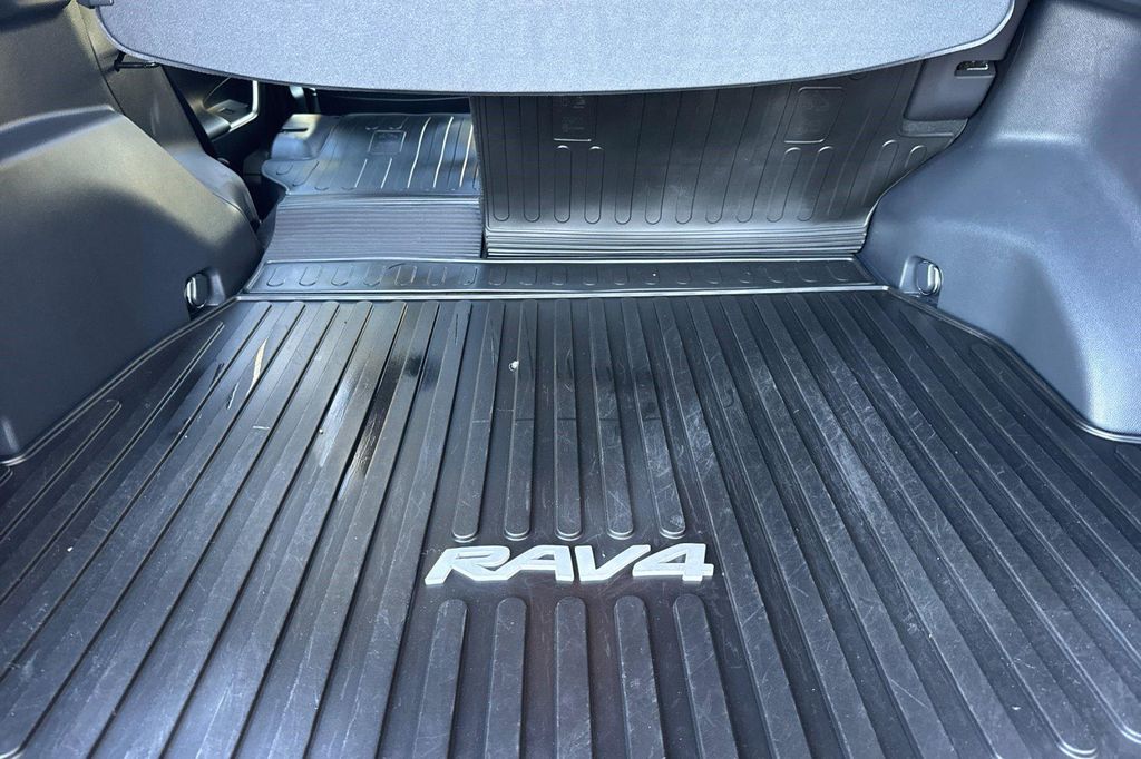 2021 Toyota RAV4 HYBRID SE — миниатюра 26