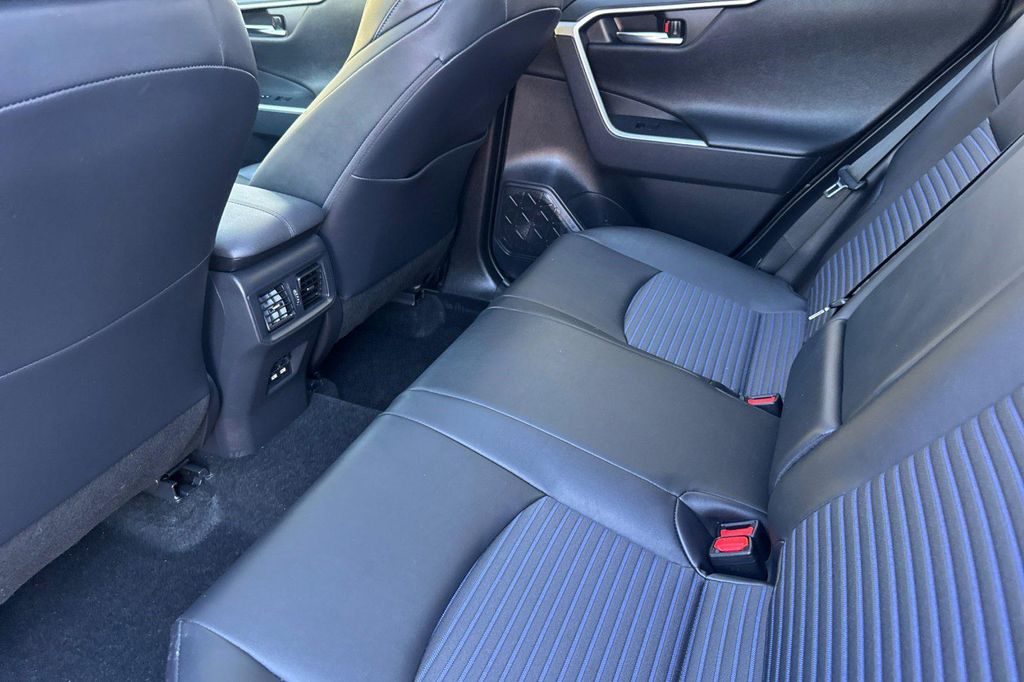 2021 Toyota RAV4 HYBRID SE — миниатюра 27