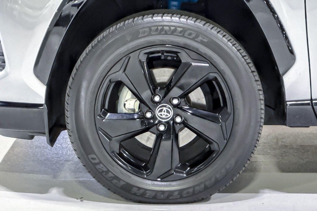 2021 Toyota RAV4 HYBRID SE — миниатюра 13
