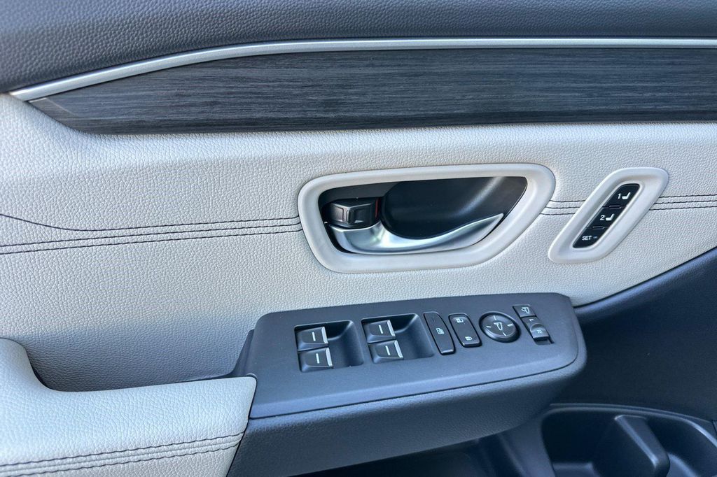 2026 Honda PILOT TOURING 8-PASSENGER thumbnail 31