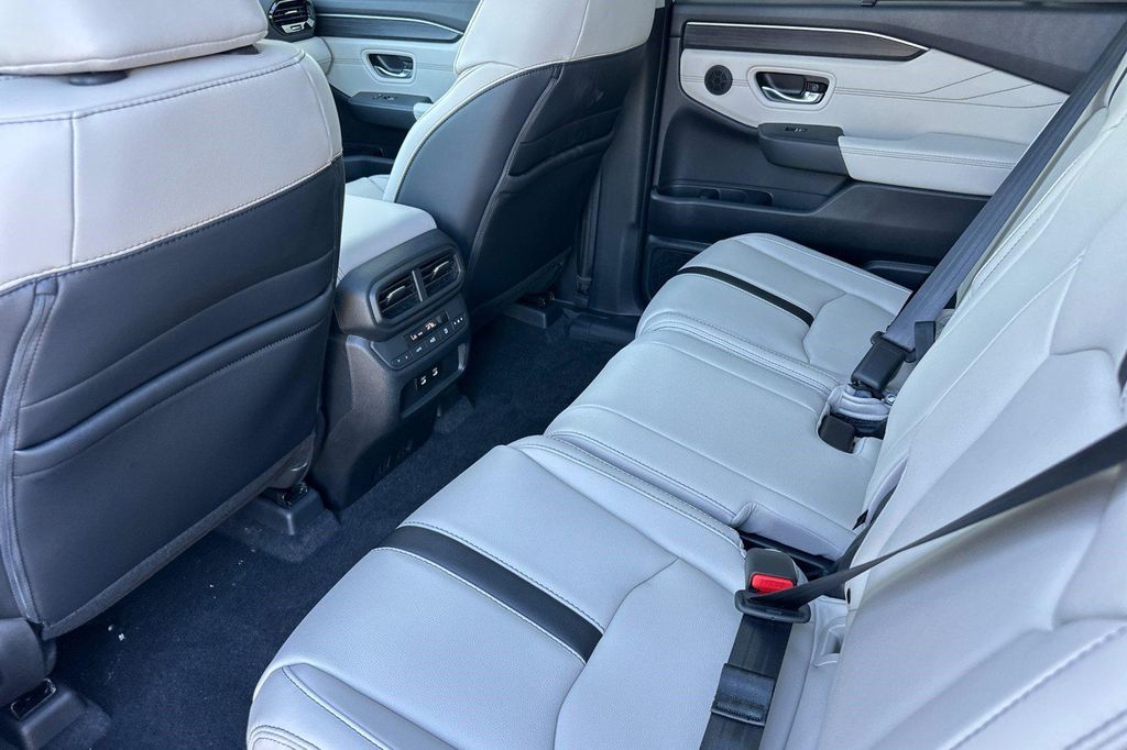 2026 Honda PILOT TOURING 8-PASSENGER — миниатюра 27
