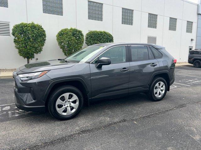 صورة 2 لـ 2023 Toyota RAV4 LE